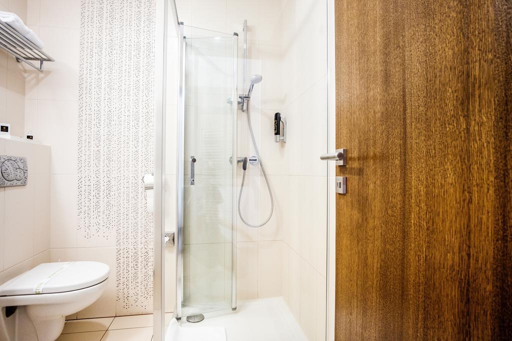 Hotel Deluxe With Free Wellness And Fitness Centrum นิตรา ภายนอก รูปภาพ