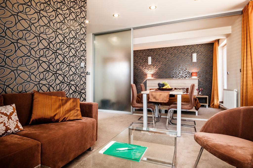 Hotel Deluxe With Free Wellness And Fitness Centrum นิตรา ภายนอก รูปภาพ