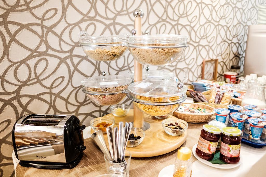 Hotel Deluxe With Free Wellness And Fitness Centrum นิตรา ภายนอก รูปภาพ