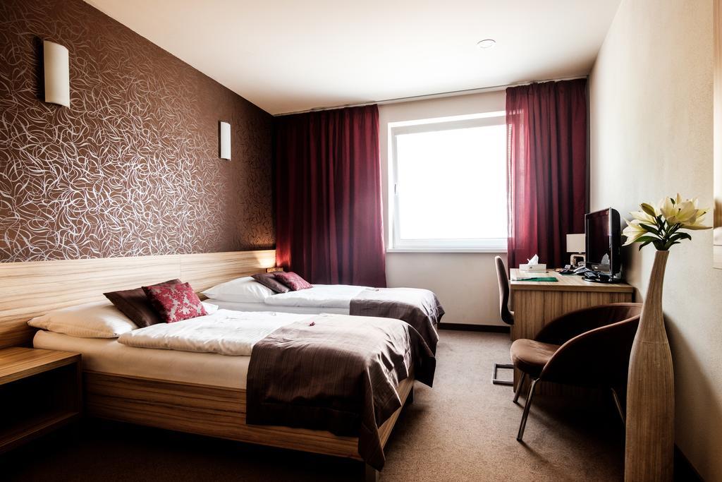 Hotel Deluxe With Free Wellness And Fitness Centrum นิตรา ภายนอก รูปภาพ